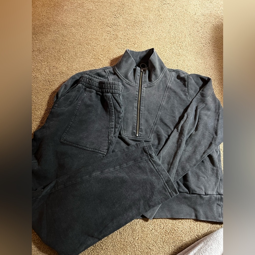 Blank NYC matching sweat set. Size Medium Top. Size XS bottom